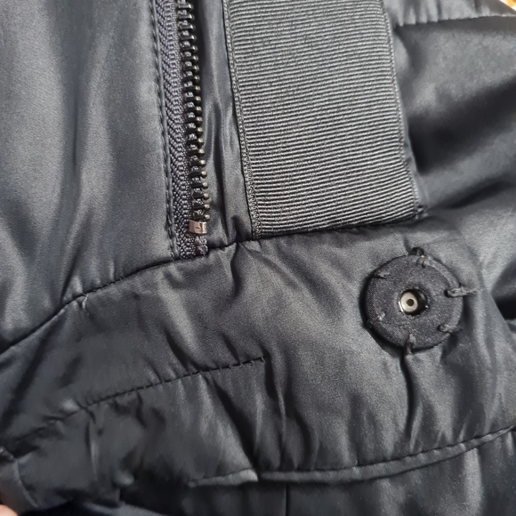 Size- L, Vintage Datum puffer jacket for women in dark grey for heavy winters. - Picture 15 of 16